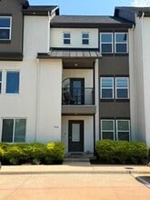 Building Photo - 3316 Santee St