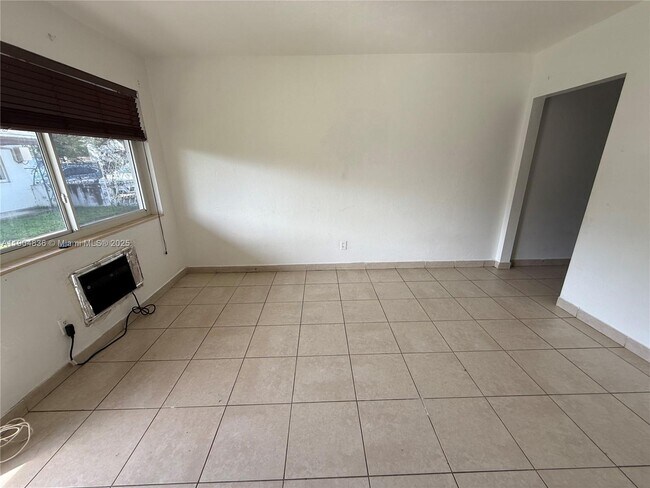 Foto del edificio - 14355 NE 6th Ave