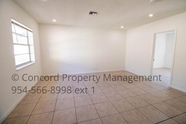 Foto del edificio - April FREE- Perfect for Large Pets 2/1 wit...