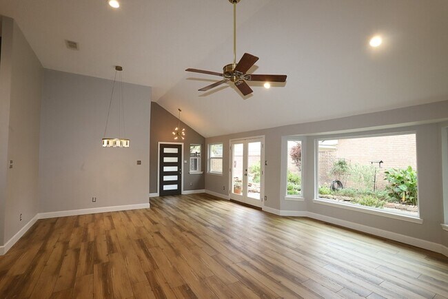 Foto del edificio - 3515 Cape Forest Dr