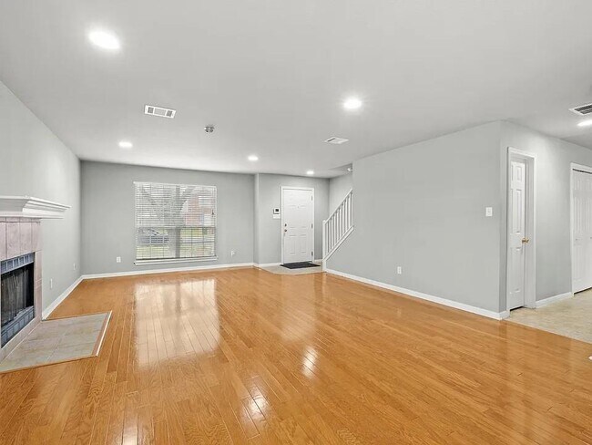 Foto del edificio - 2200 N Shields Dr