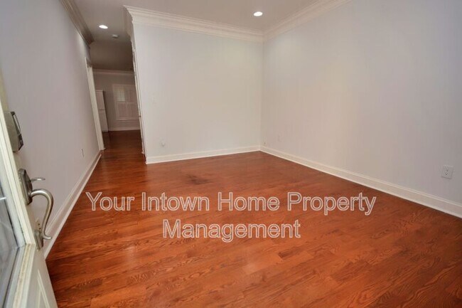 Foto del edificio - 652 Irwin St NE