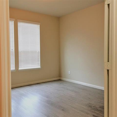 Building Photo - 5150 Royal Springs Dr