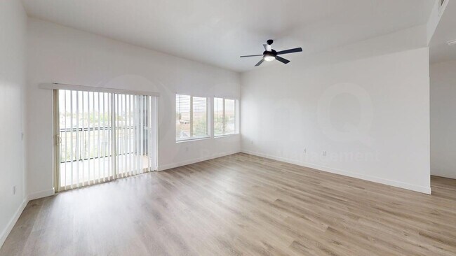 Foto del edificio - 9160 N 67th Ave
