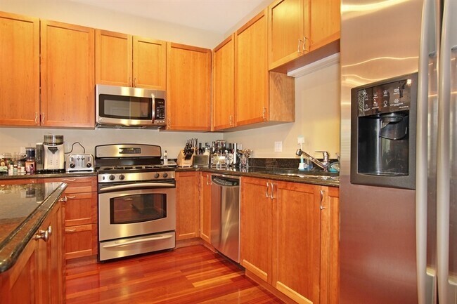 Foto del edificio - 1449 N Wicker Park Ave