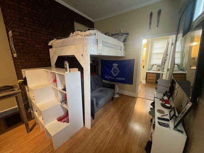 Building Photo - Studio in 5 points!