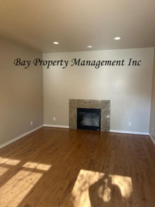 Building Photo - Available July 25th! Charming 3 bedroom home in Seaside, near Naval Post Graduate School