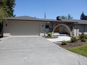 Building Photo - 760 NE Innes Ln