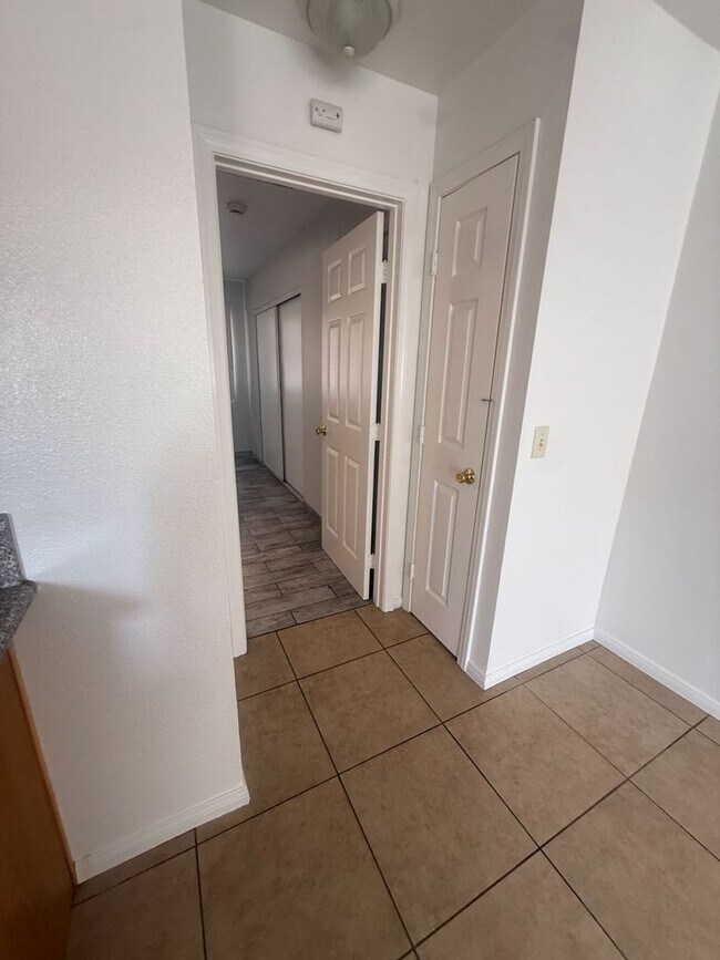 Foto del edificio - ONTARIO 1 BEDROOM APARTMENT
