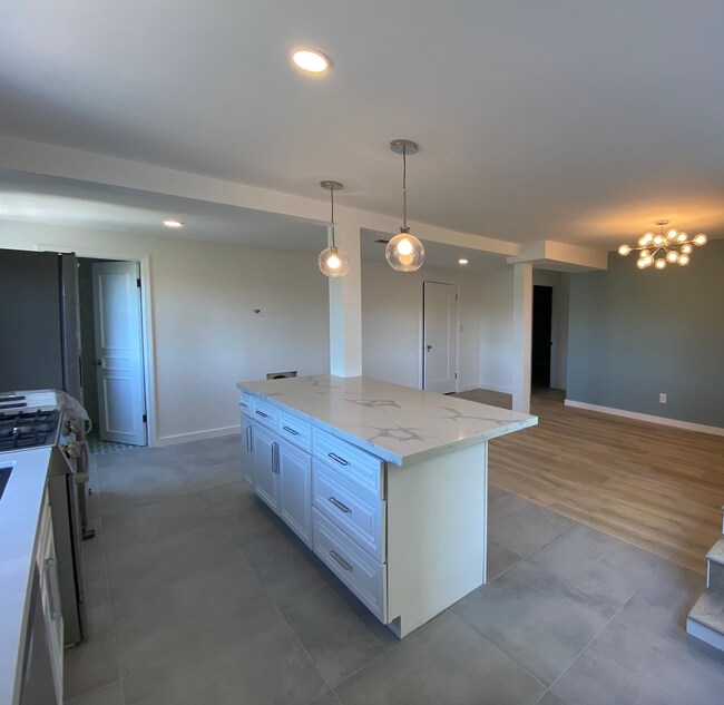 Great for entertaining - 755 Warfield Ave