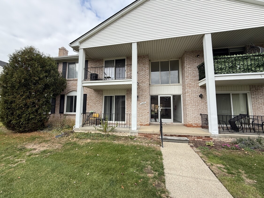 Foto principal - 14211 Ivanhoe Dr