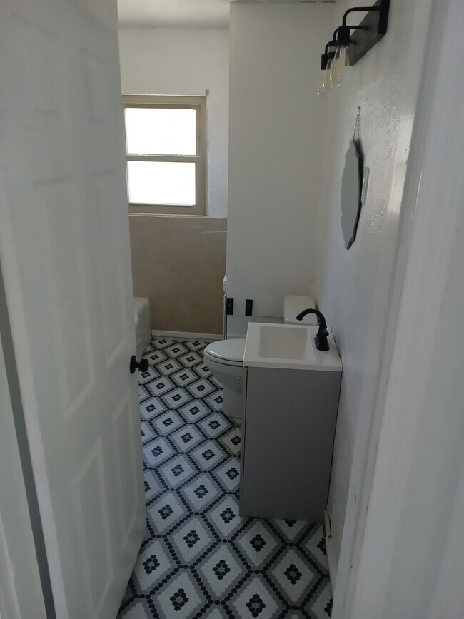 Foto del edificio - 2409 Avenue L