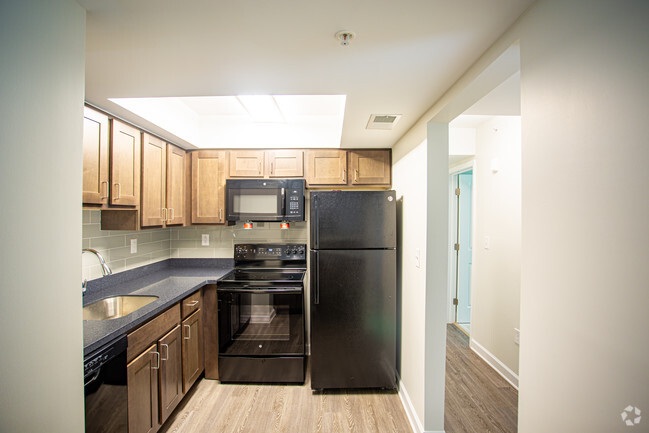 2HAB, 2BA - Parkway Overlook Apartments