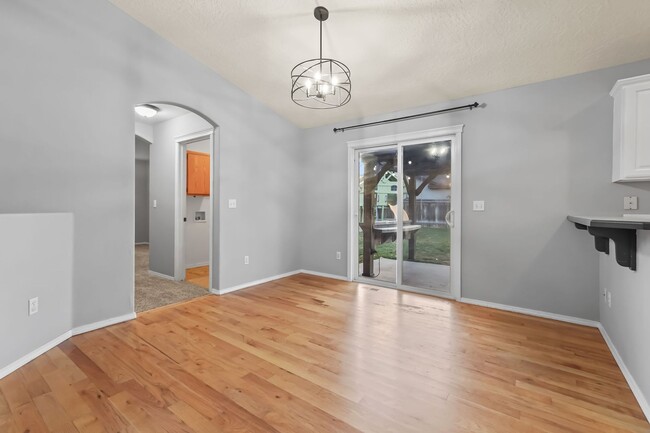 Foto del edificio - Desirable 4 bedroom, 2.5 bath South Boise ...