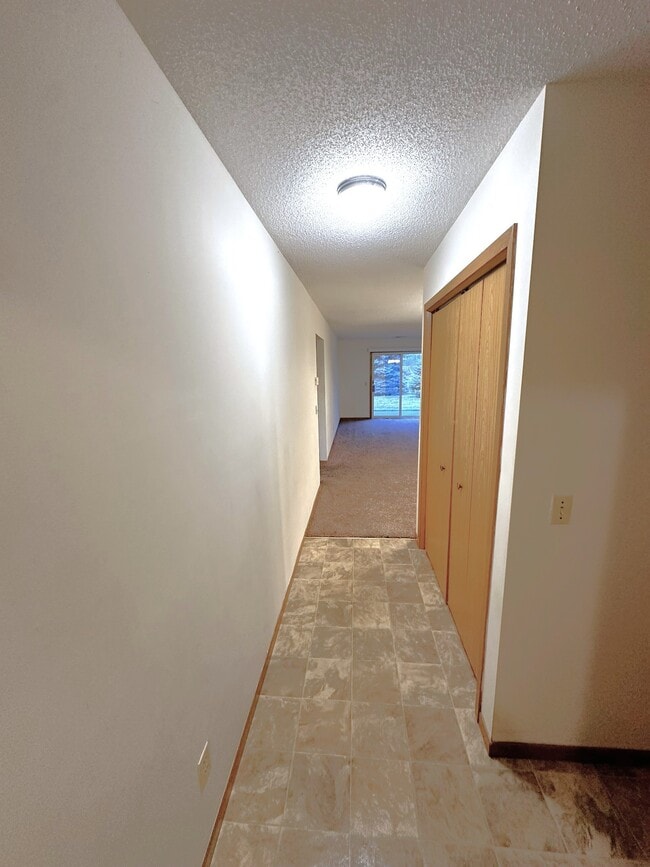 Building Photo - 840 Highview Dr