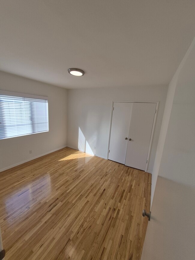 Building Photo - 511A Strand St
