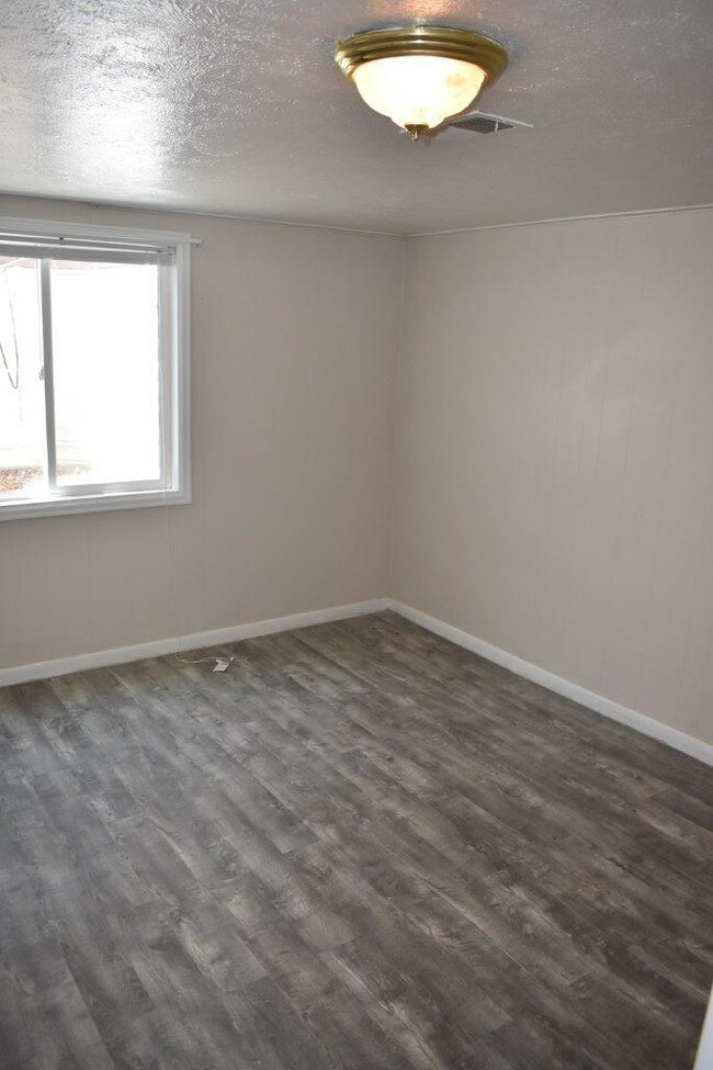 Building Photo - 880 Yates St