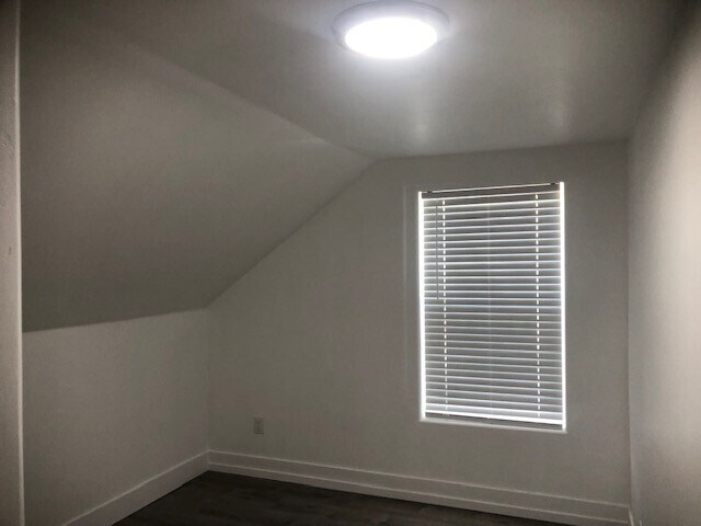 Building Photo - Upstairs ADU Alley house in downtown Red B...