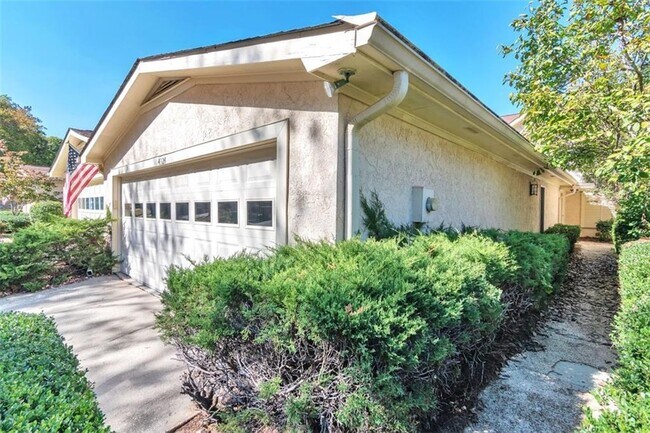 Foto del edificio - 4324 Village Oaks Ln