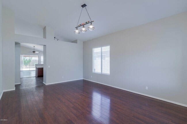 Foto del edificio - 230 S Pineview Pl