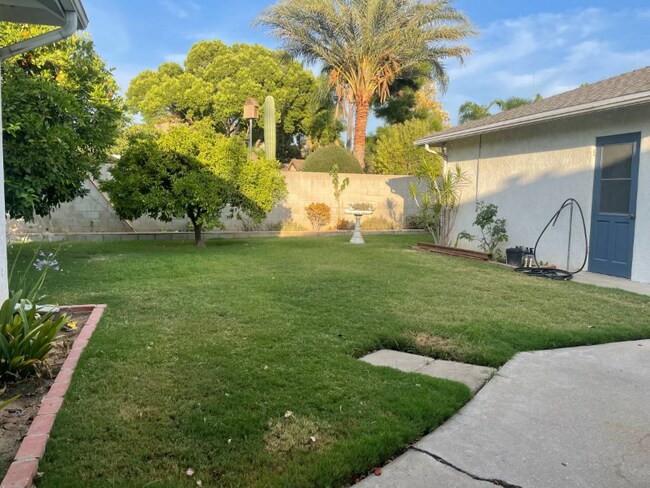 Foto del edificio - 6386 Riverside Ave