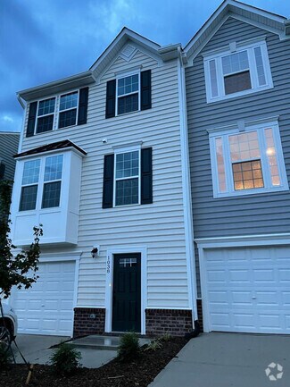 Building Photo - Room in Duplex on Romeria Dr