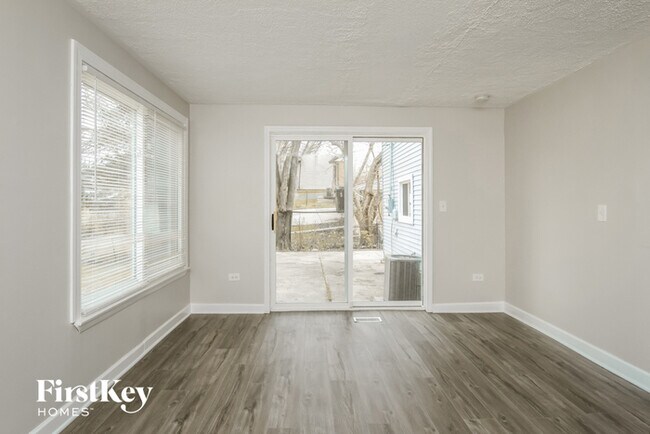 Building Photo - 903 Blackhawk Dr