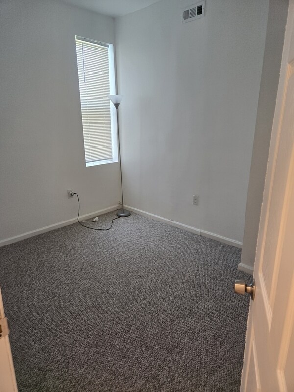 Foto del edificio - 2042 N Stillman St