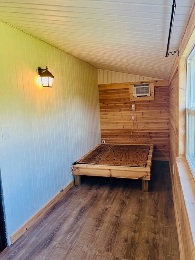 Building Photo - Charming 2BR WATERFRONT Cabin in Cocoa