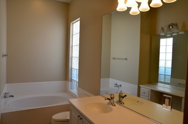 Foto del edificio - Nice 3 Bedroom / 2 Bath House with Private Pool in Gated VillageWalk of Lake Nona