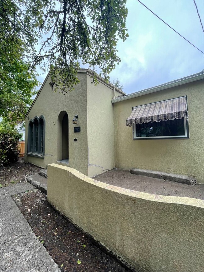 Building Photo - 3 bed 1 bath home in South Salem