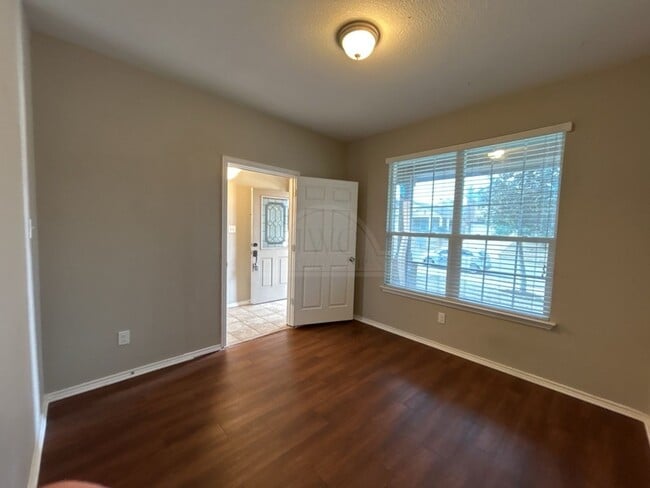 Building Photo - 9508 Raeburn Court