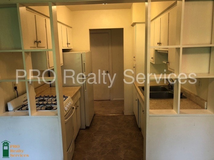 Primary Photo - Two Bedroom 2nd floor Apartment!
