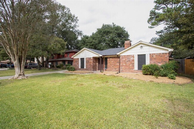 Foto del edificio - 2319 Cypress Tree Dr