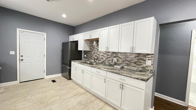 Building Photo - 8020 S Harvard Ave