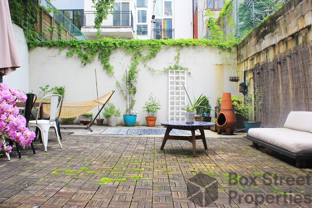 Foto principal - 141 Dupont St