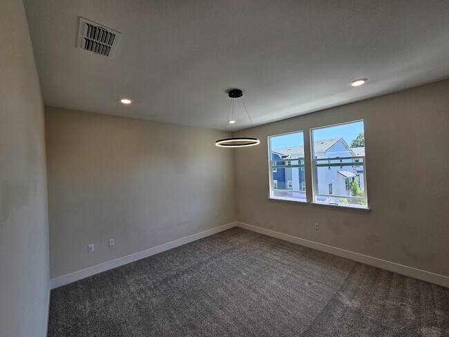 Foto del edificio - 3411 Crestmoor Dr