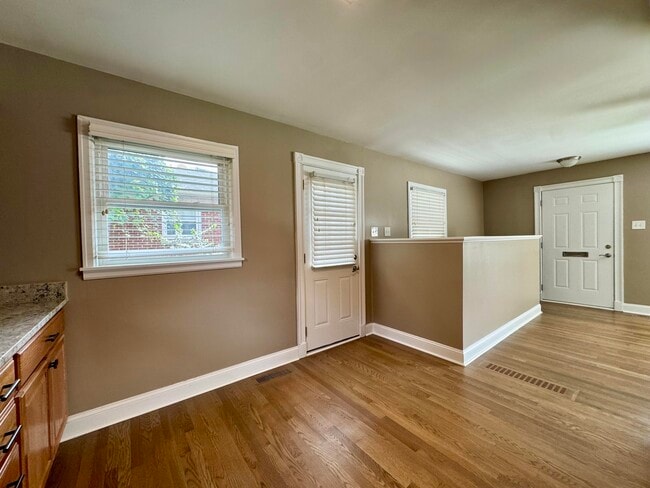 Foto del edificio - 2564 Millbrook Dr