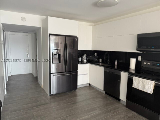 Building Photo - 3375 N Country Club Dr