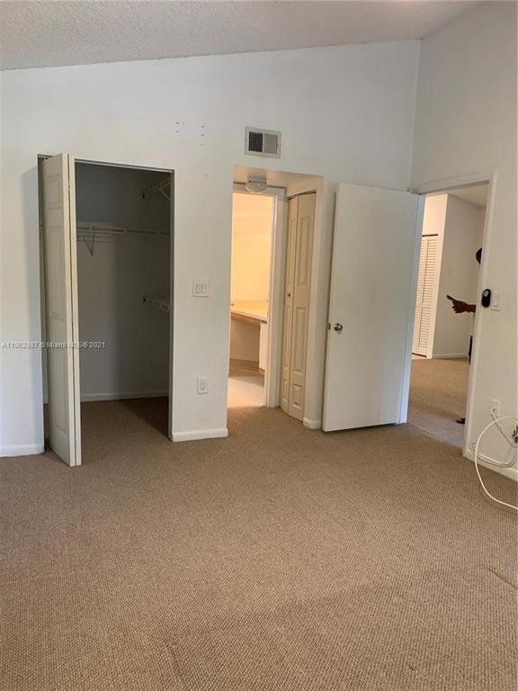 Building Photo - 2811 N Oakland Forest Dr