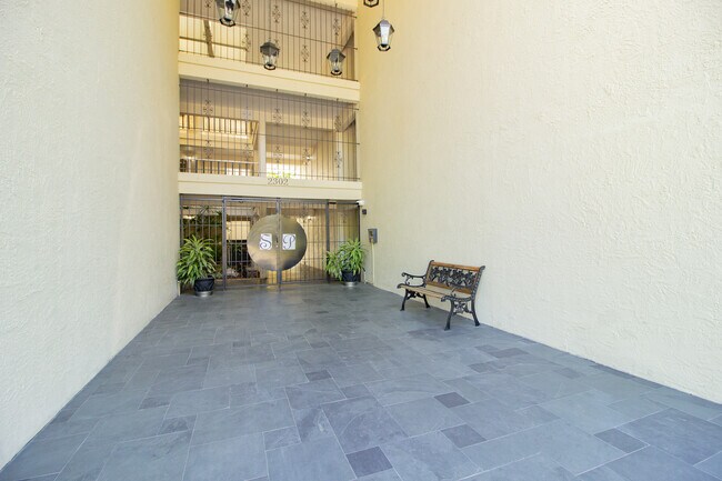 Foto del edificio - 2302 S Manhattan Ave