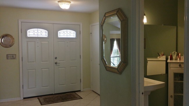Building Photo - 13905 N Gate Dr