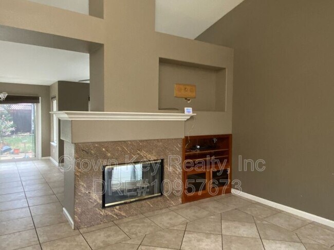 Foto del edificio - 395 Morris Phelps Dr