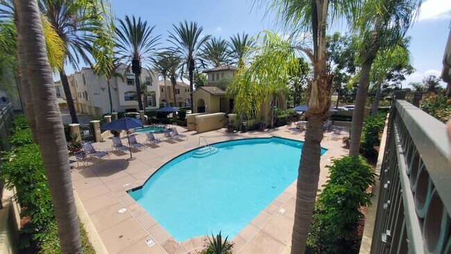 Building Photo - Highly desirable Andalucia townhome in the...