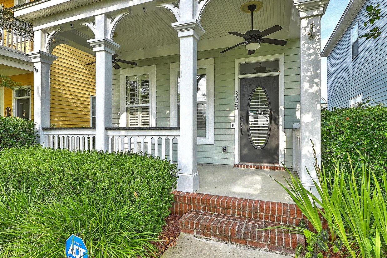 Primary Photo - Charming White Gables Home!