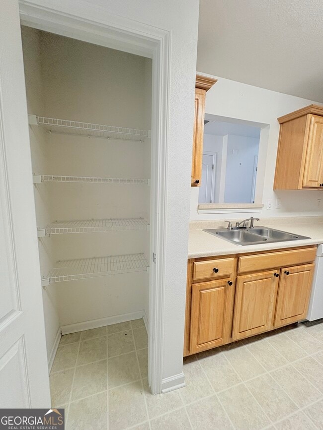 Building Photo - 6475 White Walnut Way