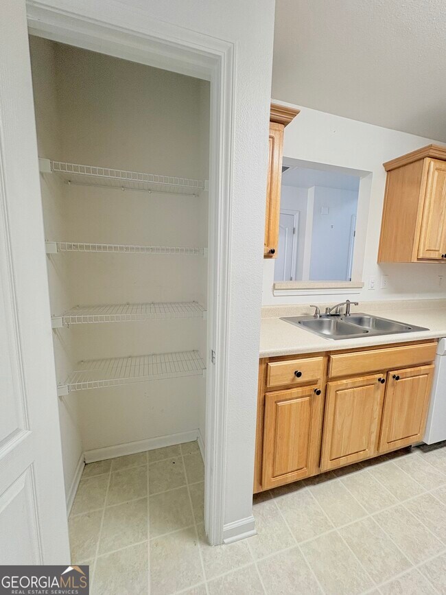 Foto del edificio - 6475 White Walnut Way