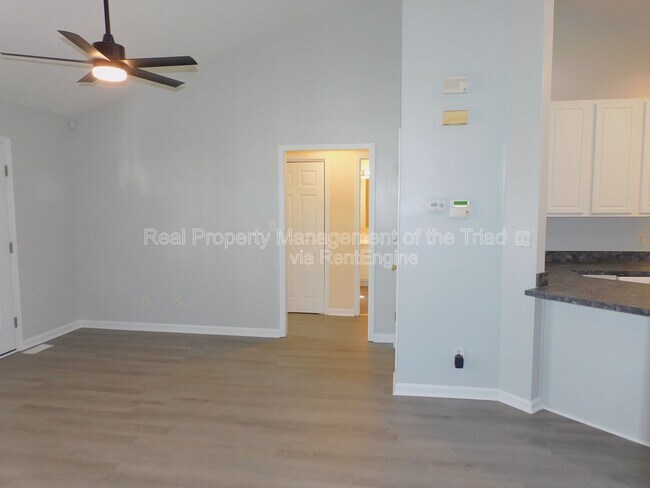 Foto del edificio - 4301 Edgemore Rd