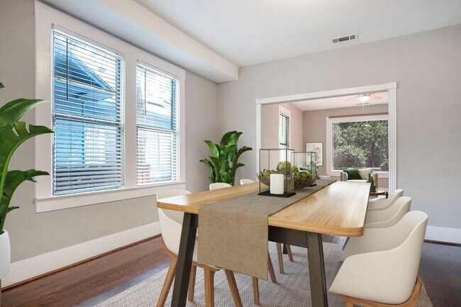 Foto del edificio - Renovated Winnetka Heights Craftsman home ...