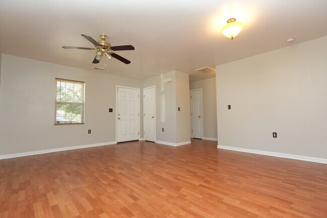 Foto del edificio - 18007 Lynn Ln